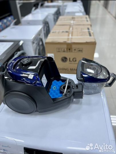 Пылесос Samsung VC18M3120VB