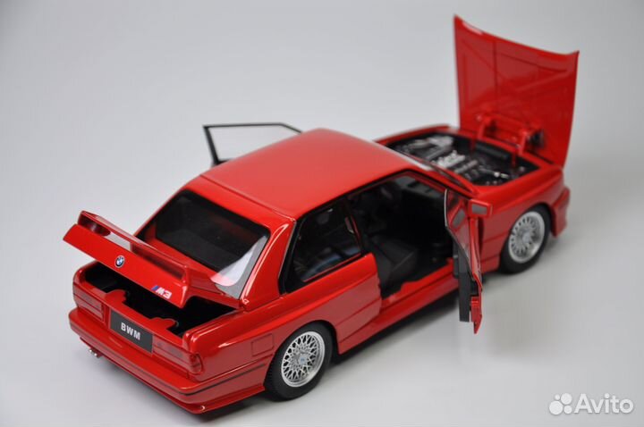 Модель авто BMW M3 (E30) 1986-1991 1:24 металл