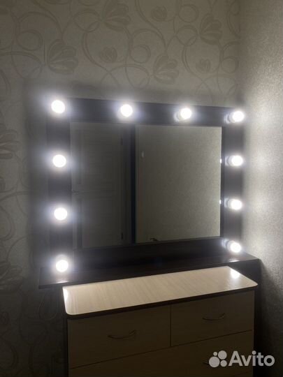 Зеркало с подсветкой настольное