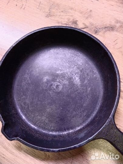 Чугунная сковорода СССР с ручкой