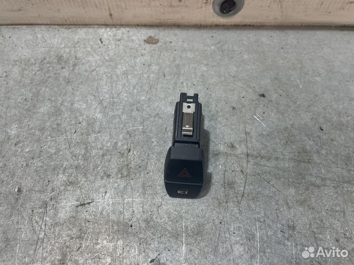 Кнопка аварийной сигнализации BMW F10 F11 F01 F02