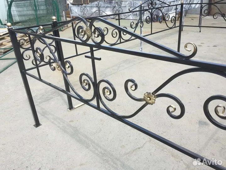 Оградки на кладбище