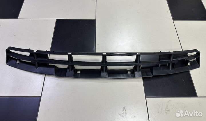 Решетка переднего бампера Volkswagen Passat B4