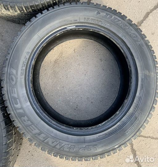 Dunlop SP Winter Ice 01 215/55 R16