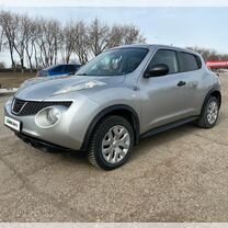 Nissan Juke 1.6 CVT, 2013, 141 000 км, с пробегом, цена 1 080 000 руб.