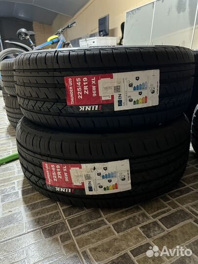 iLink Thunder U09 225/45 R19 и 225/45 R19 96V