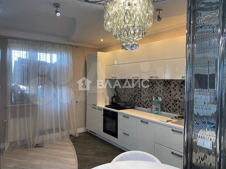 3-к. квартира, 80 м², 10/17 эт.