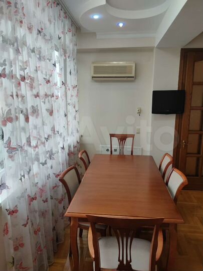 3-к. квартира, 180 м², 8/10 эт.