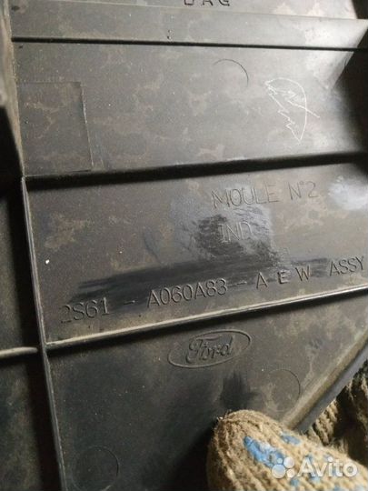 Накладка торпедо левая Ford Fusion 2002-2012