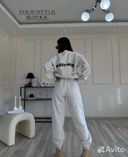 Спортивный костюм женский