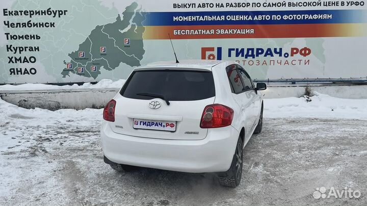 Уплотнитель стекла двери задний правый Toyota Auri