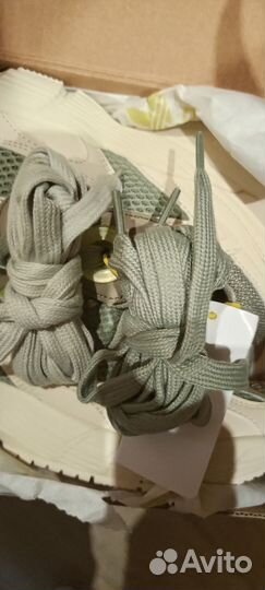 Кроссовки новые женские