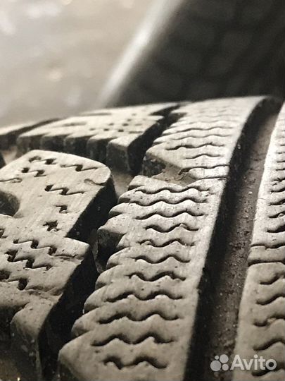 Kumho I'Zen Stud Snow KW11 225/65 R17