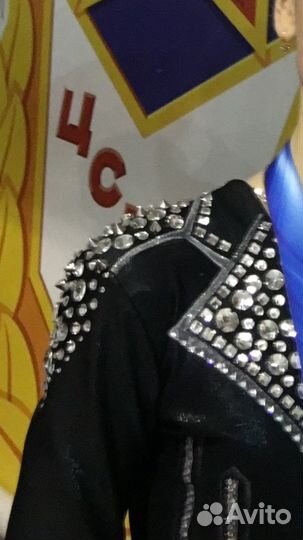 Костюм для высиуплений по фигурному катанию