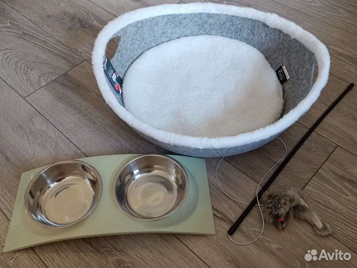 Лежанка для животных + миска + игрушка