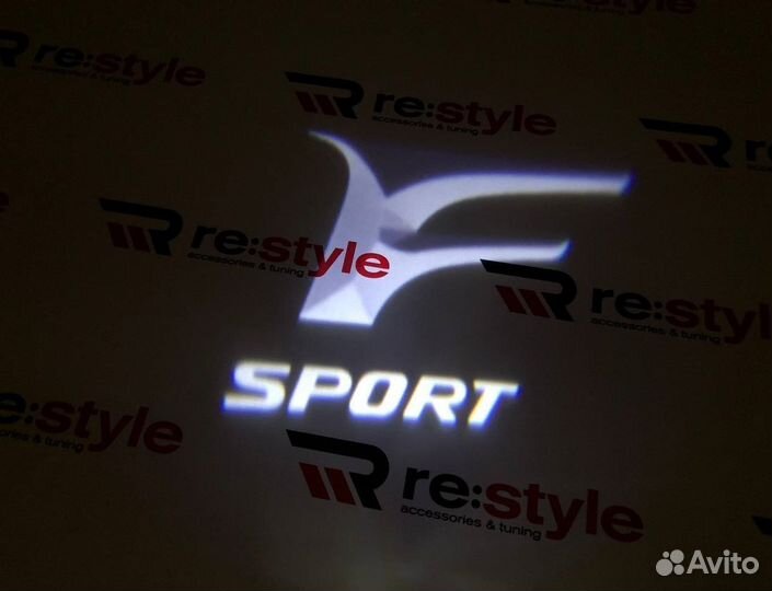 Проекция логотипа на двери Lexus NX200