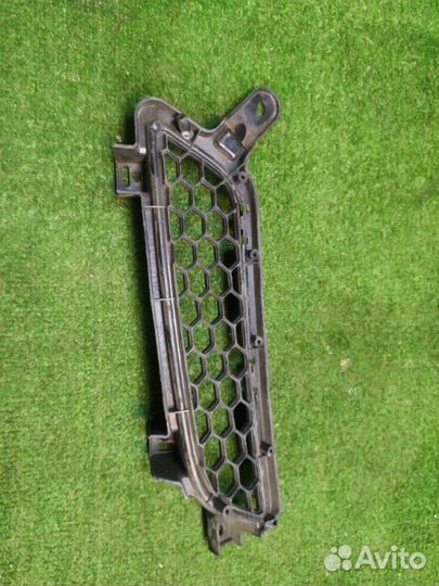 Решетка радиатора передняя левая Mitsubishi Lancer