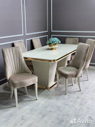 Кухонный стол и стулья