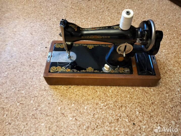 Швейная машина Подольск ручная