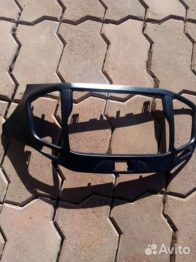 Рамка под магнитолу на Весту