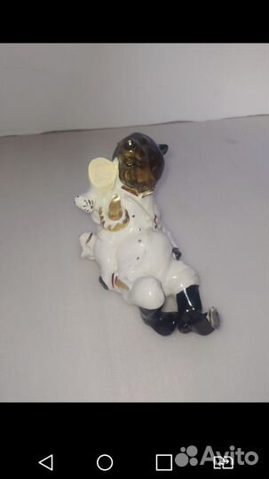 Медведь на воеводстве. Фарфор