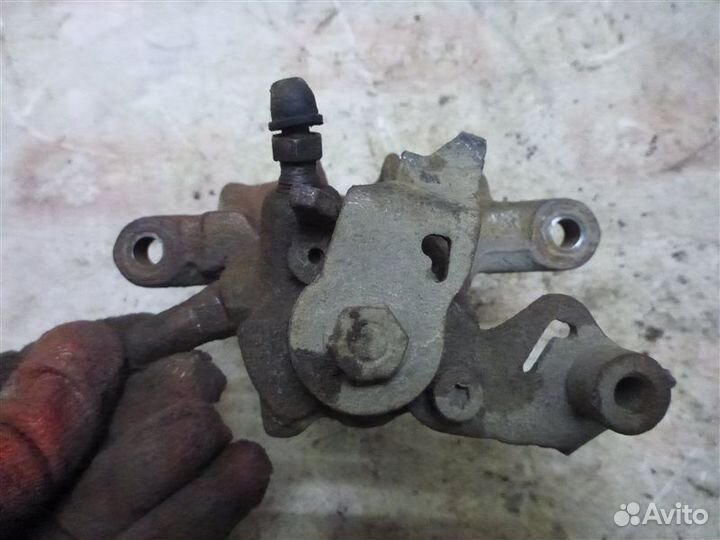 Суппорт задний правый Volkswagen Passat B4 2E 1995