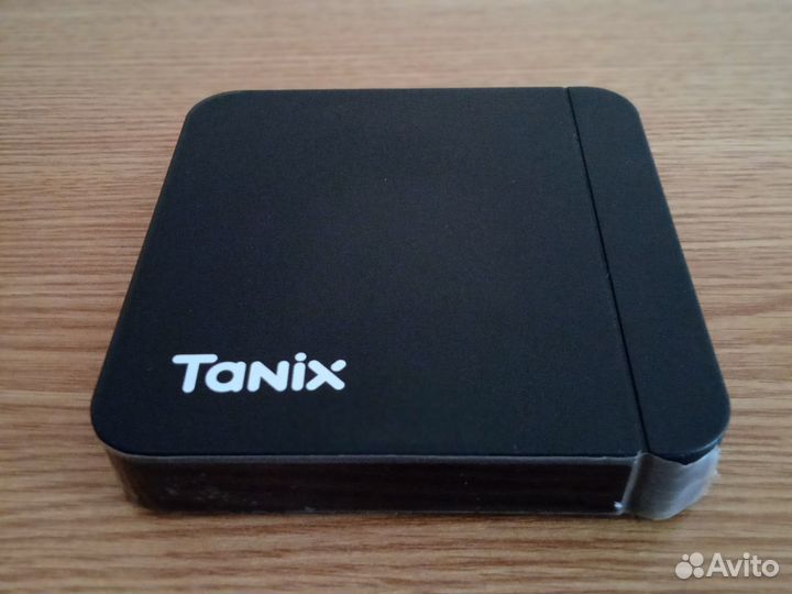 Приставка Smart TV box Tanix W2