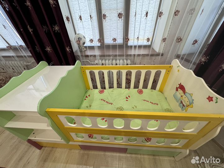 Детская кроватка
