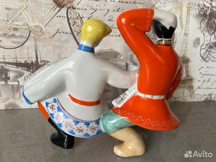 Фарфорова статуэтка «Русский перепляс» пзхк СССР