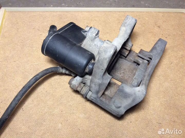 Супорт задний левый правый VW Passat CC 2013 г