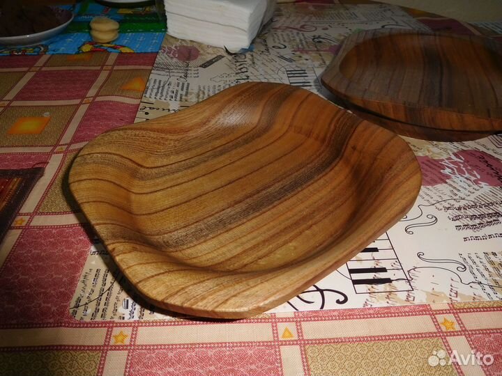 Тарелки из дерева разных пород