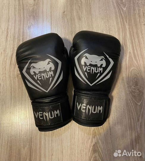 Боксерские перчатки Venum Contender
