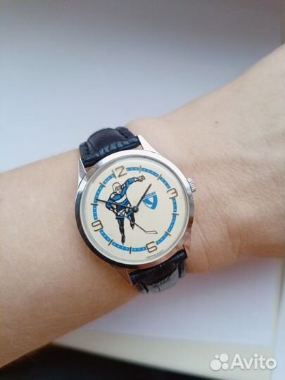 Часы СССР чайка хоккеист редкие