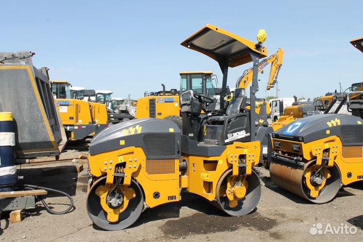 Дорожный каток XCMG XMR403, 2023