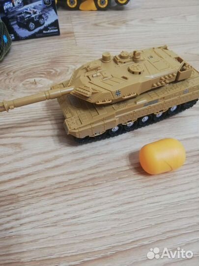 Игрушки (машинки, инструменты и тд. )