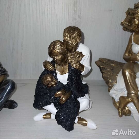 Статуэтка пара с ребёнком