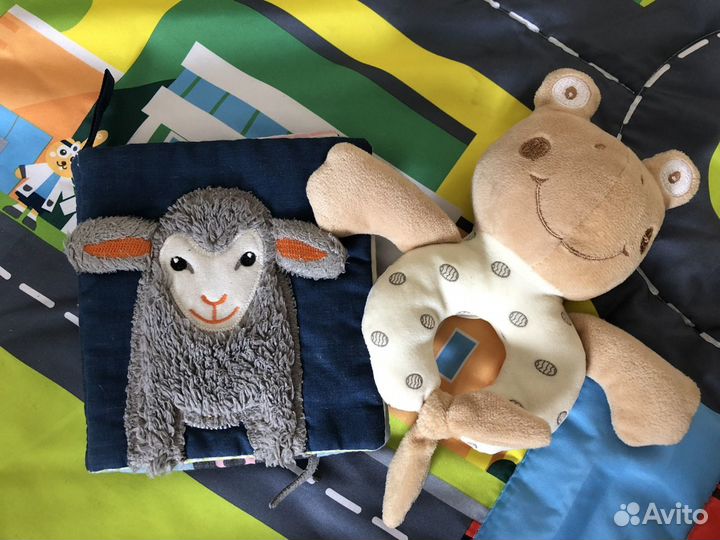 Развивающий коврик и игрушки для новорожденного