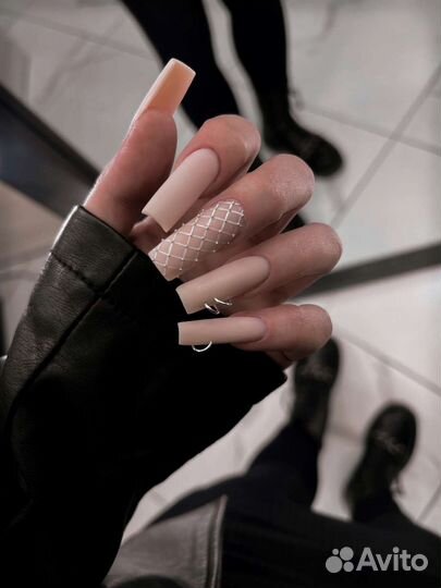 Маникюр/педикюр/наращивание ногтей