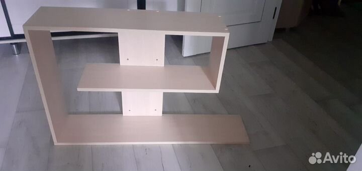 Угловой письменный стол и полку