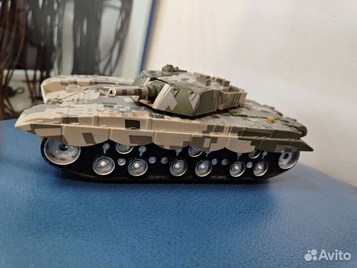 Танк, игрушечный