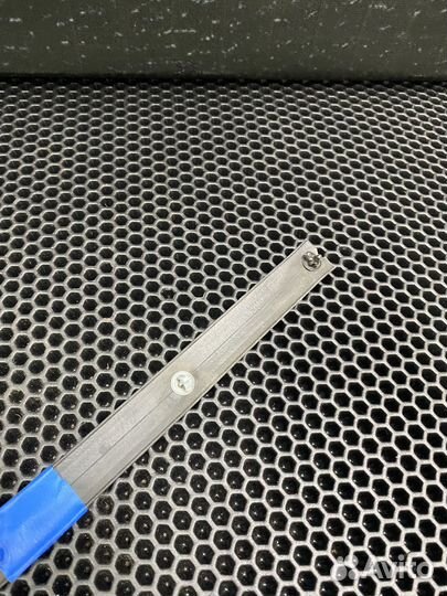 Уплотнитель центральной стойки Dodge caliber