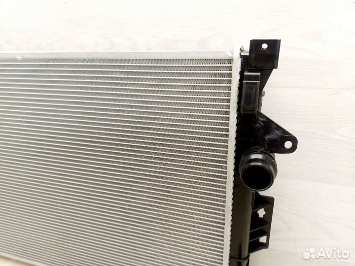 Радиатор охлаждения Ford Kuga 2,5
