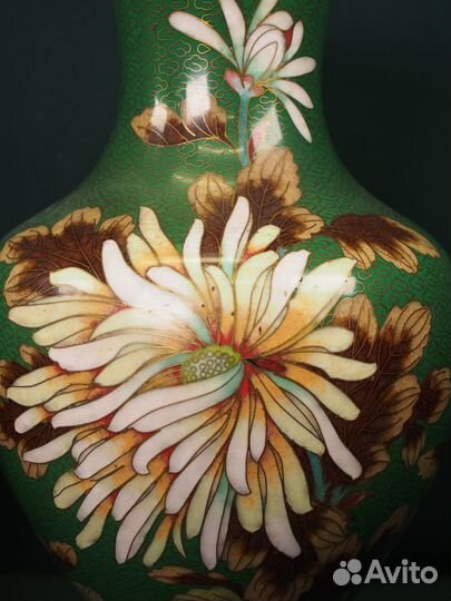 Антикварные парные вазы в стиле клуазоне. Европа