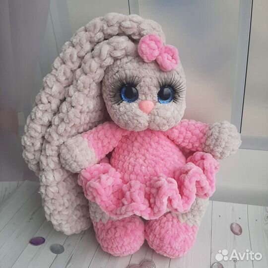 Плюшевая зайка. Вязаные игрушки