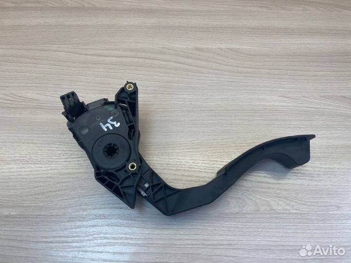 Педаль газа Renault Sandero Stepway