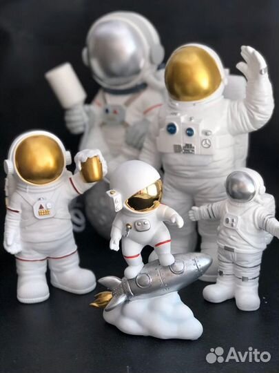 Космонавт астронавт статуэтка