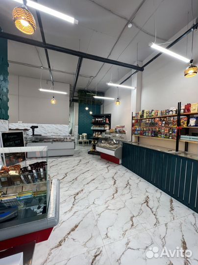 Продавец в продуктовый магазин