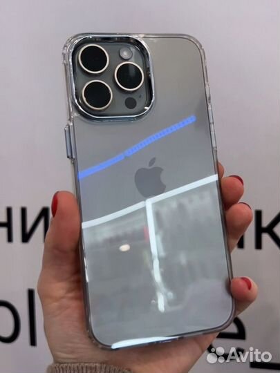 Силиконовый прозрачный чехол на iPhone 15