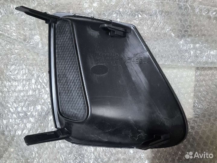 Заглушка бампера левая toyota corolla e150