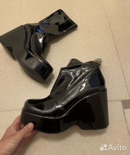 Полусапоги Bershka (41) на массивной подошве